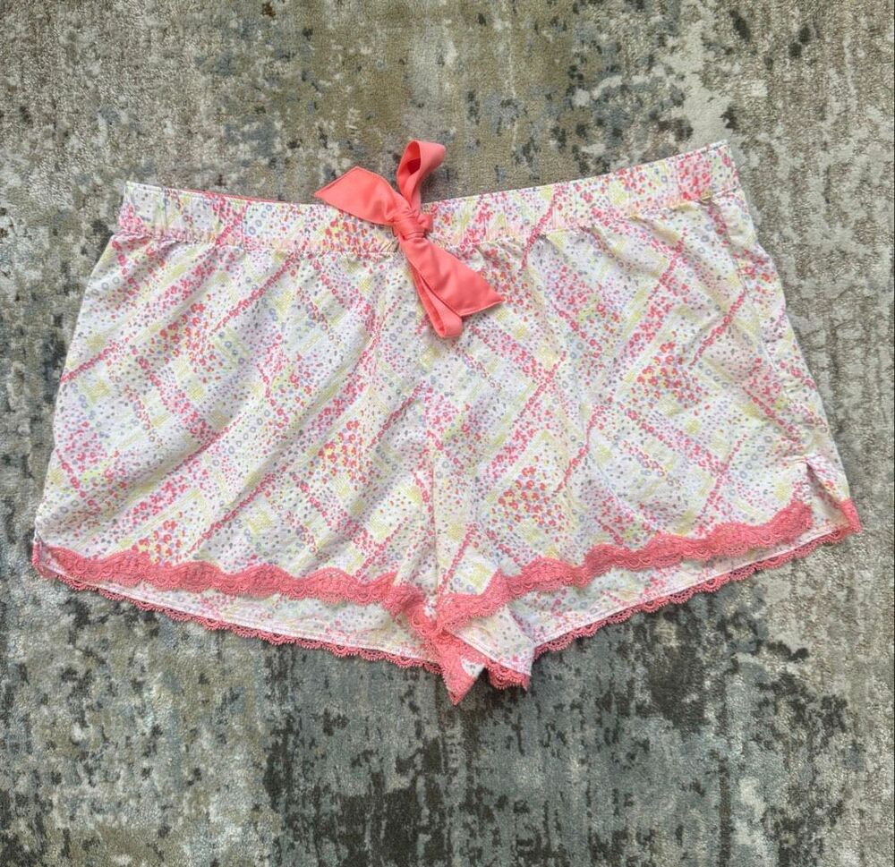 Victoria’s Secret Floral Lace Trim Pajama Shorts – Medium